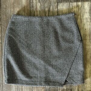 Everyday Chic Boutique Beautiful Skirt, Size Medium